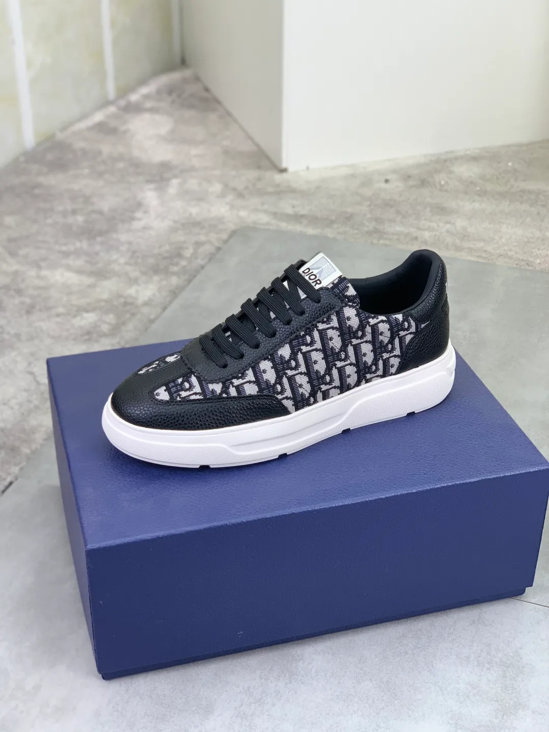 Men's men's shoes P420💰[New style]🆘[Dior] Dior original lace-up low-top men's shoes Classic casual shoes 🔥This model is the official classic model with high quality and made by famous original designers. It is made of high-quality cowhide with original materials➕comfortable and breathable mesh lining➕pigskin insole. The perfect last shape and generous and fashionable design have attracted many consumers and are suitable for drivers to drive🚗. What you want is the best quality in the market. Color: 4️⃣Color Code number: 38--44 (45 customized)